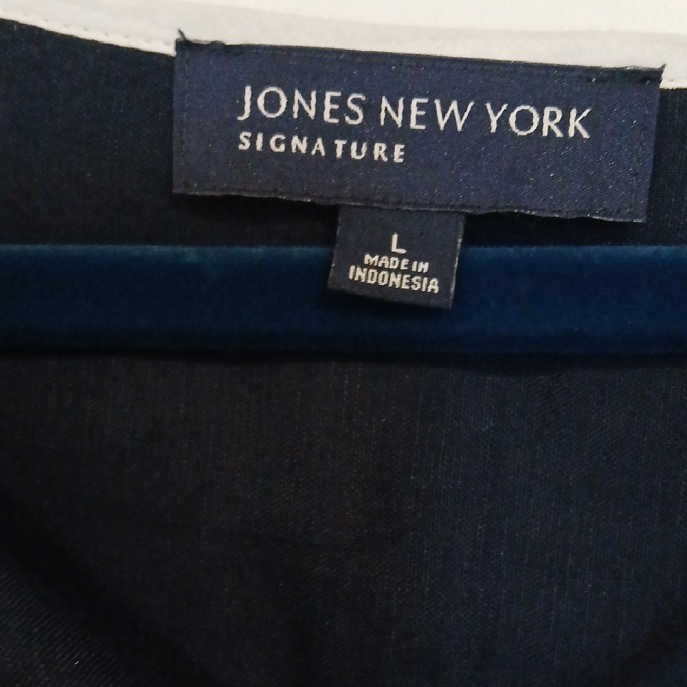 Jones New York Navy Tunic with White Lace Accents - Picture 2 of 12
